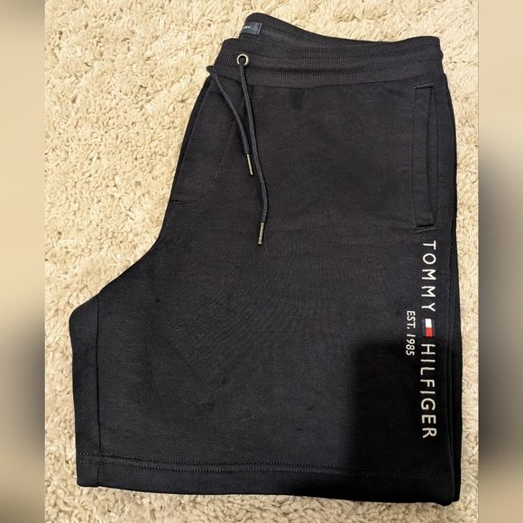 Tommy Hilfiger NEW men's Embroidered Logo Sweat short, size L. Color navy blue. - Picture 9 of 9